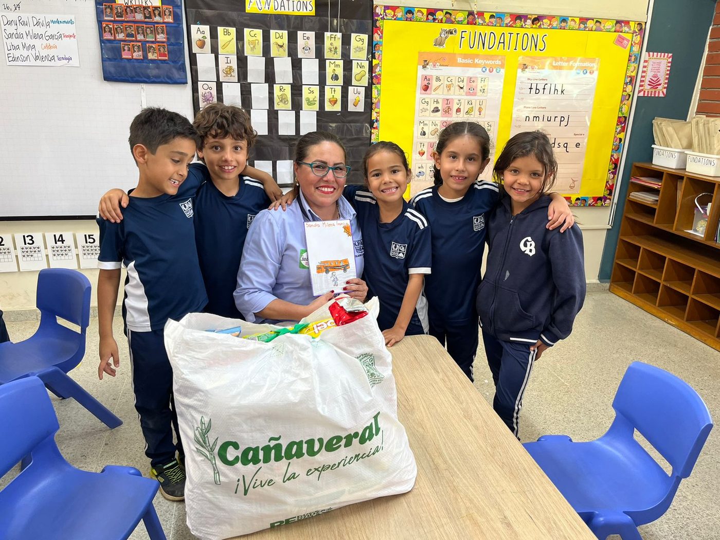 Daniel Raúl con niños