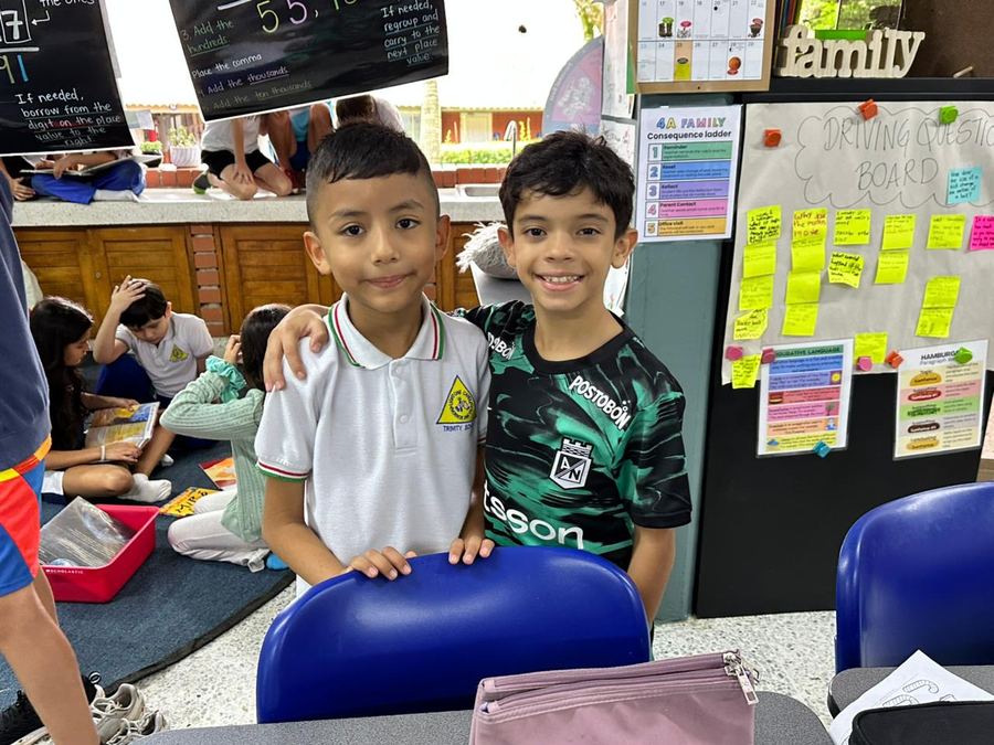 Niños con regalos